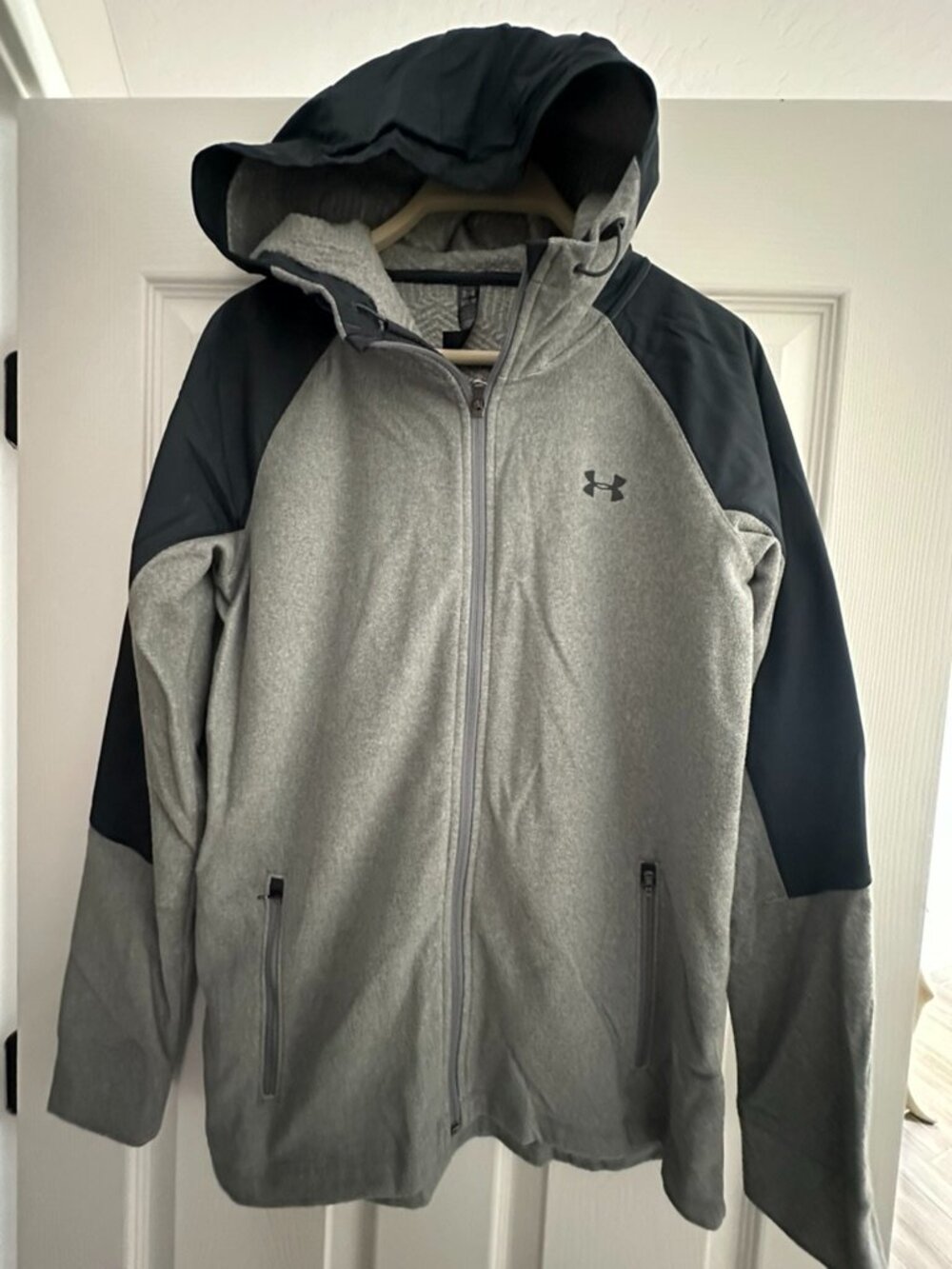 Under Armour Mens Zip Up Jacket with Hood Size Medium